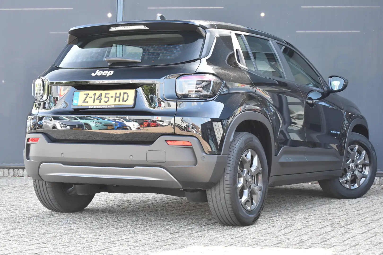 Jeep Avenger Longitude 54 kWh Business Pack 3 Fase 156pk Automa Zwart - 2