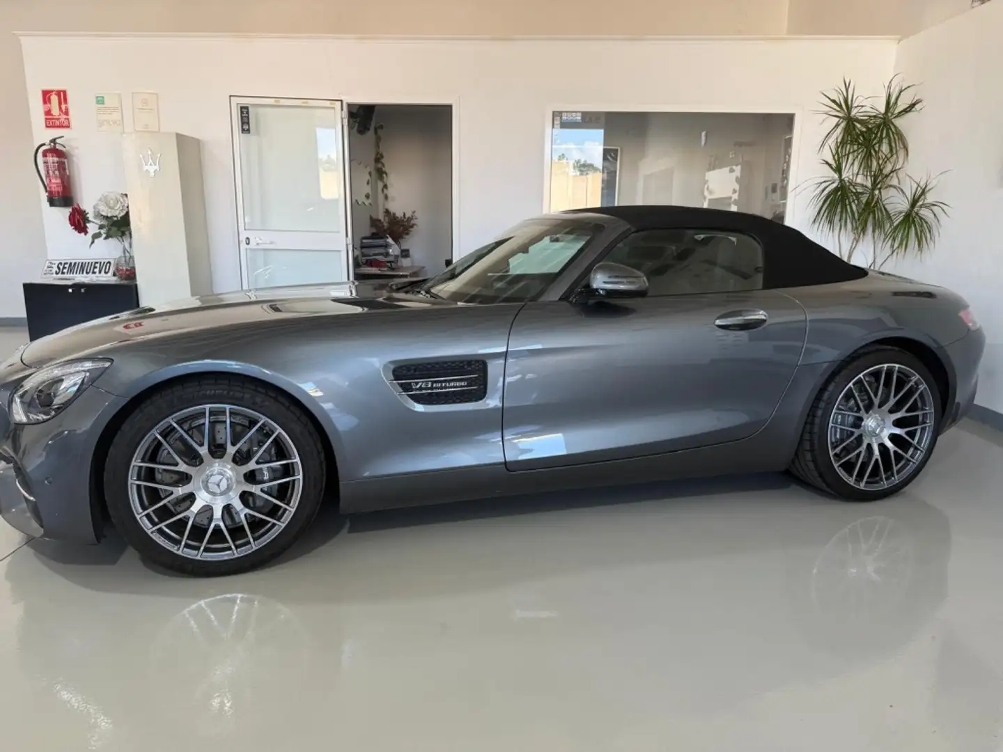 Mercedes-Benz AMG GT Roadster 476 - 2