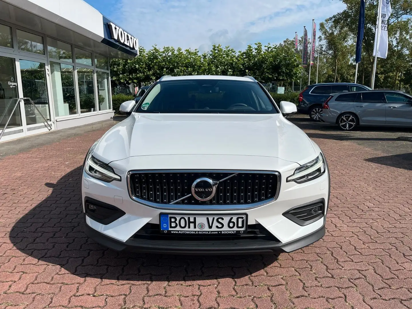 Volvo V60 Cross Country B5 AWD Ultimate Auto Weiß - 2