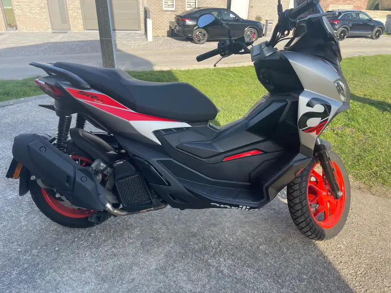 Aprilia SR GT 125 - foto 3