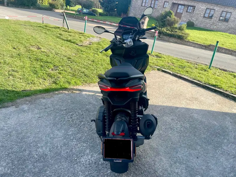 Aprilia SR GT 125 - foto 2