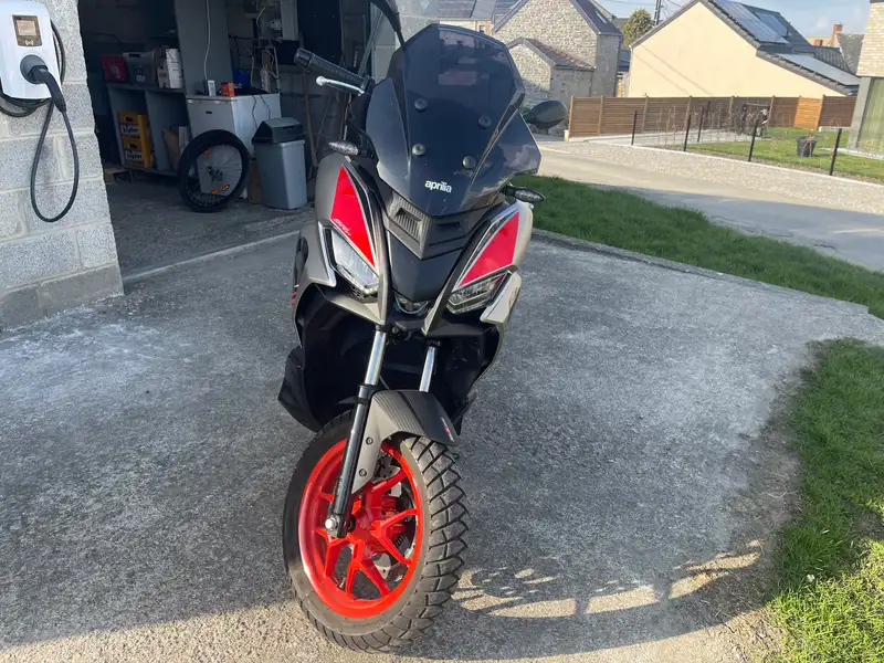 Aprilia SR GT 125 - foto 4