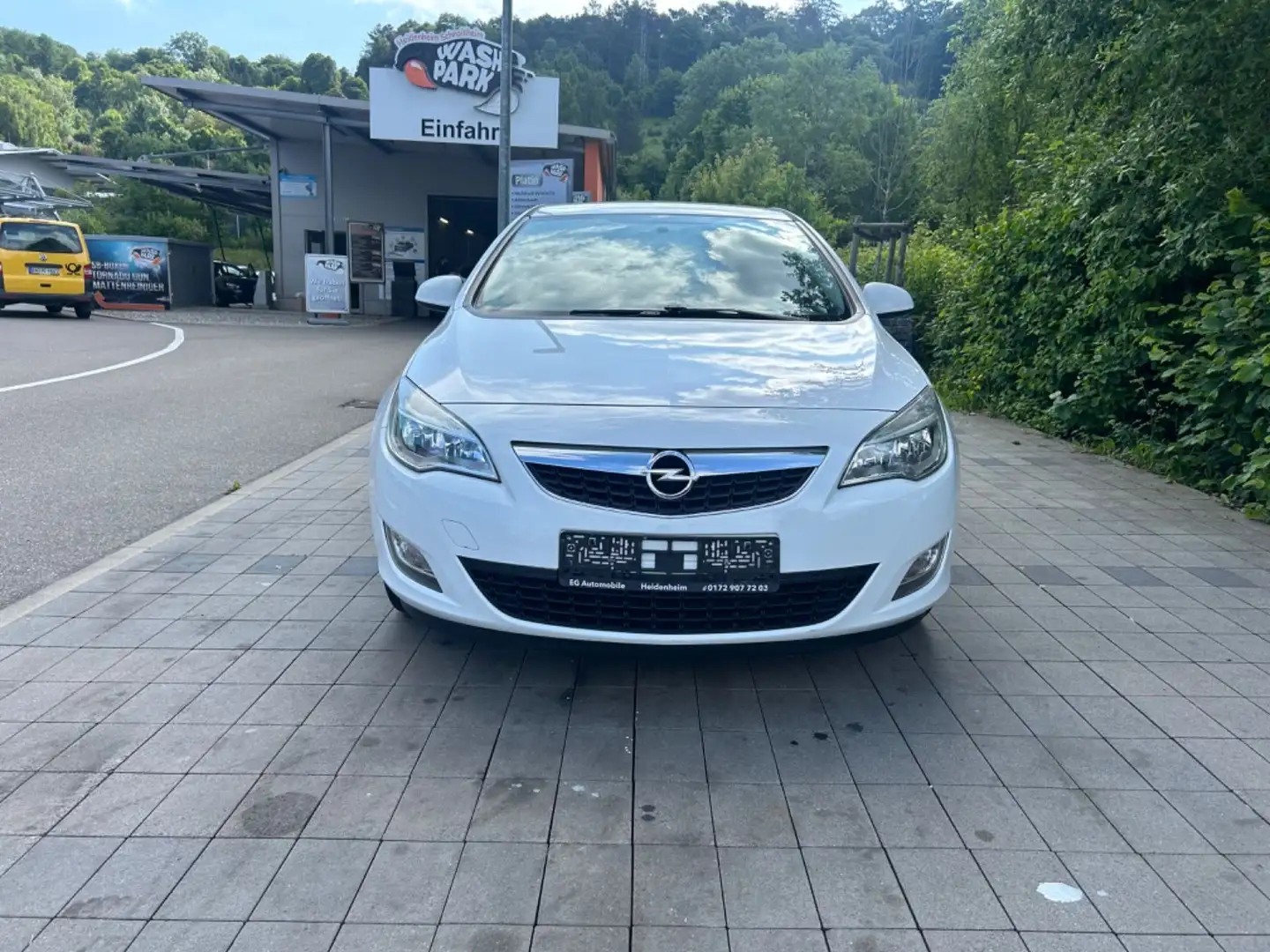 Opel Astra J Lim. 5-trg. Selection Weiß - 2