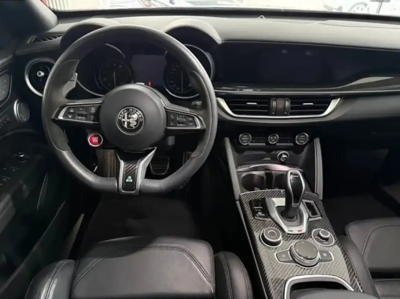Alfa Romeo Stelvio 2022 — фото 9