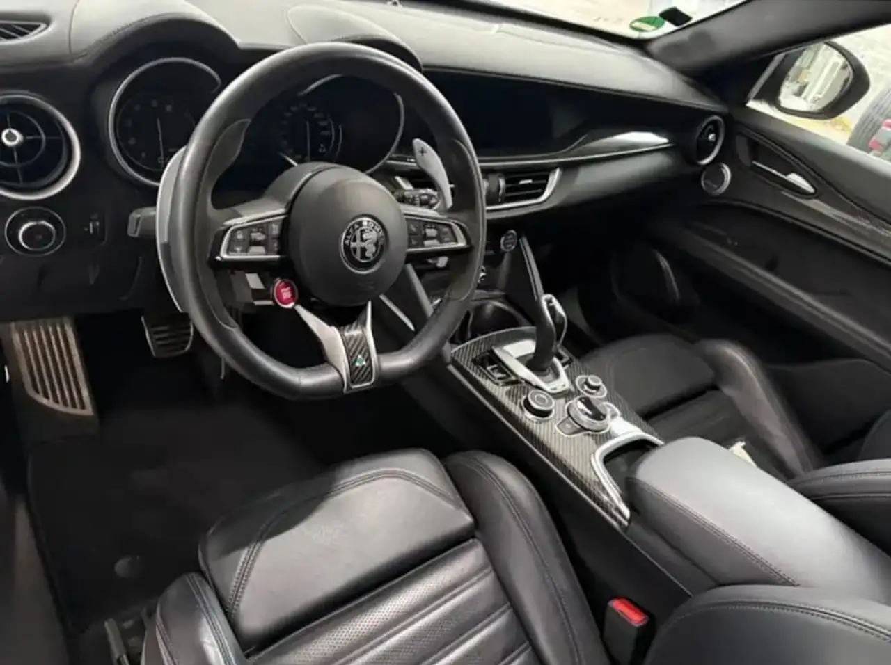 Alfa Romeo Stelvio 2022 — фото 10