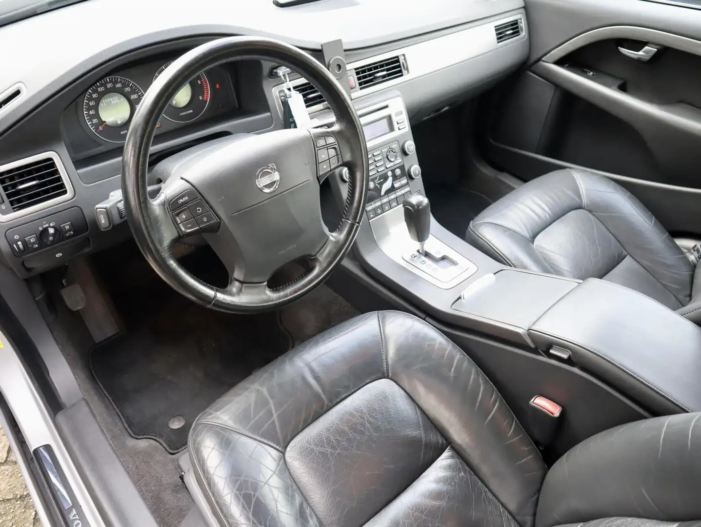 Volvo S80 2.4 D5 Summum, uniek lage km. stand met NAP Gris - 2