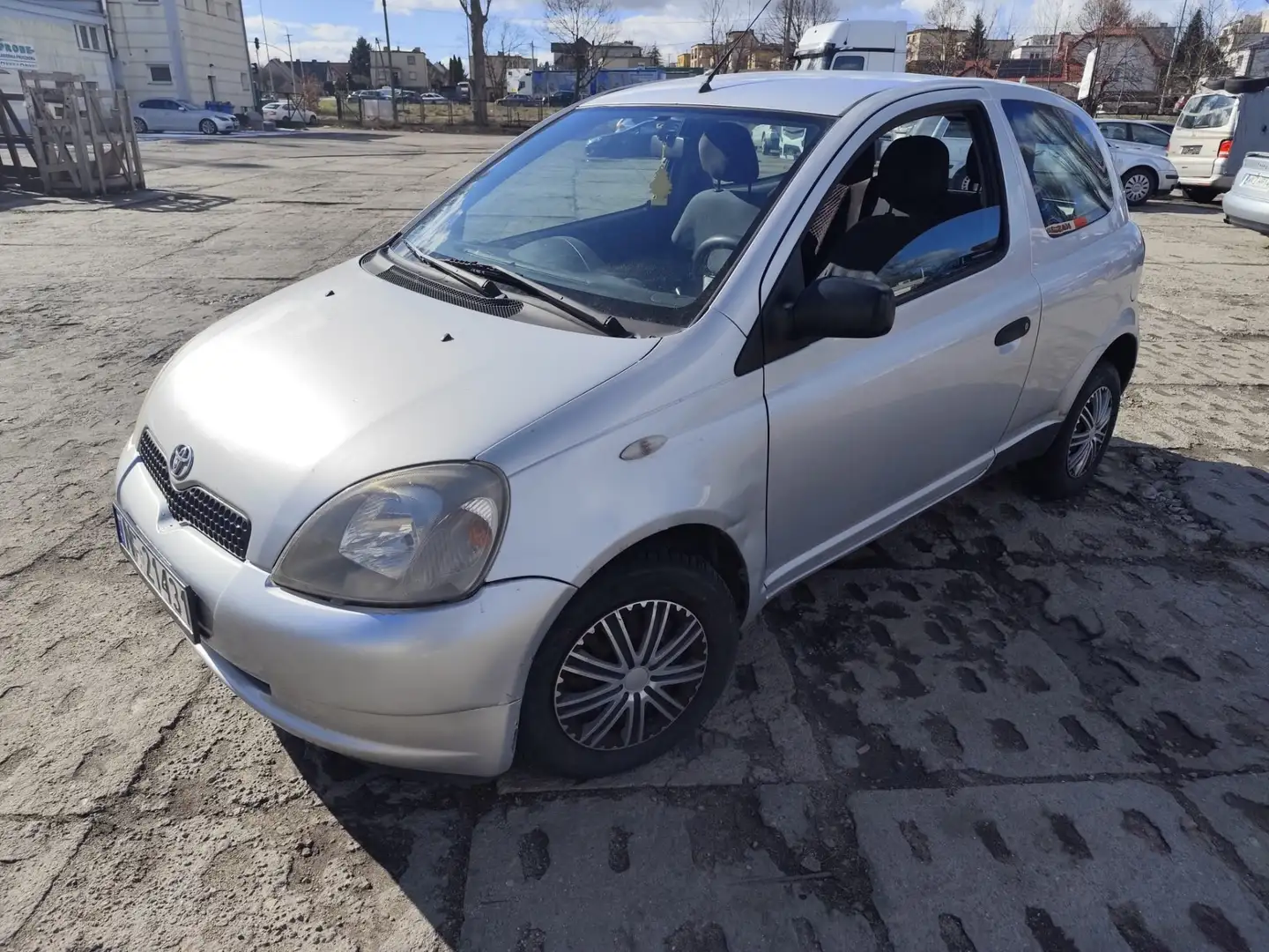 Toyota Yaris 1.0 linea terra Argent - 2