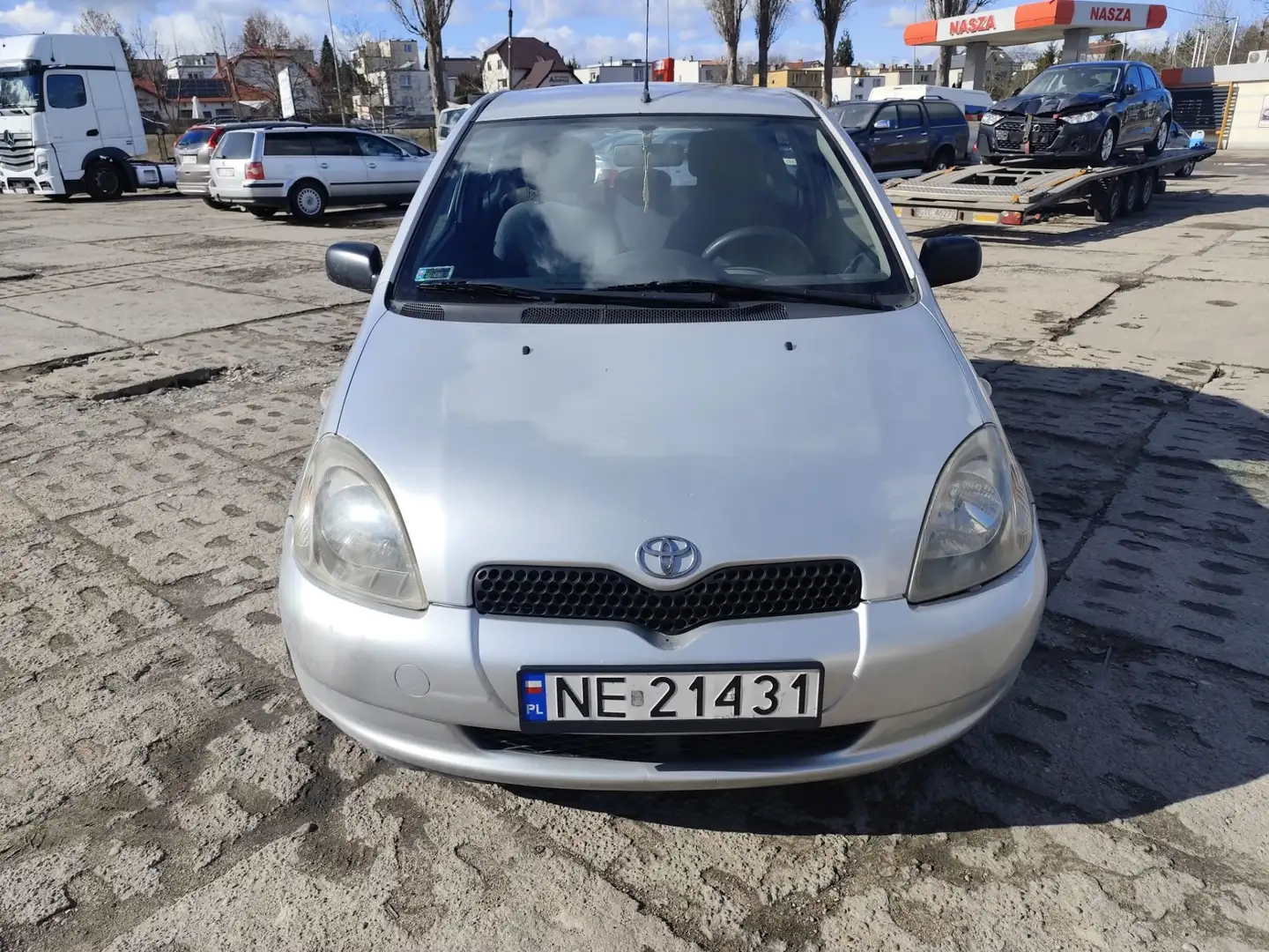 Toyota Yaris 1.0 linea terra Argent - 1