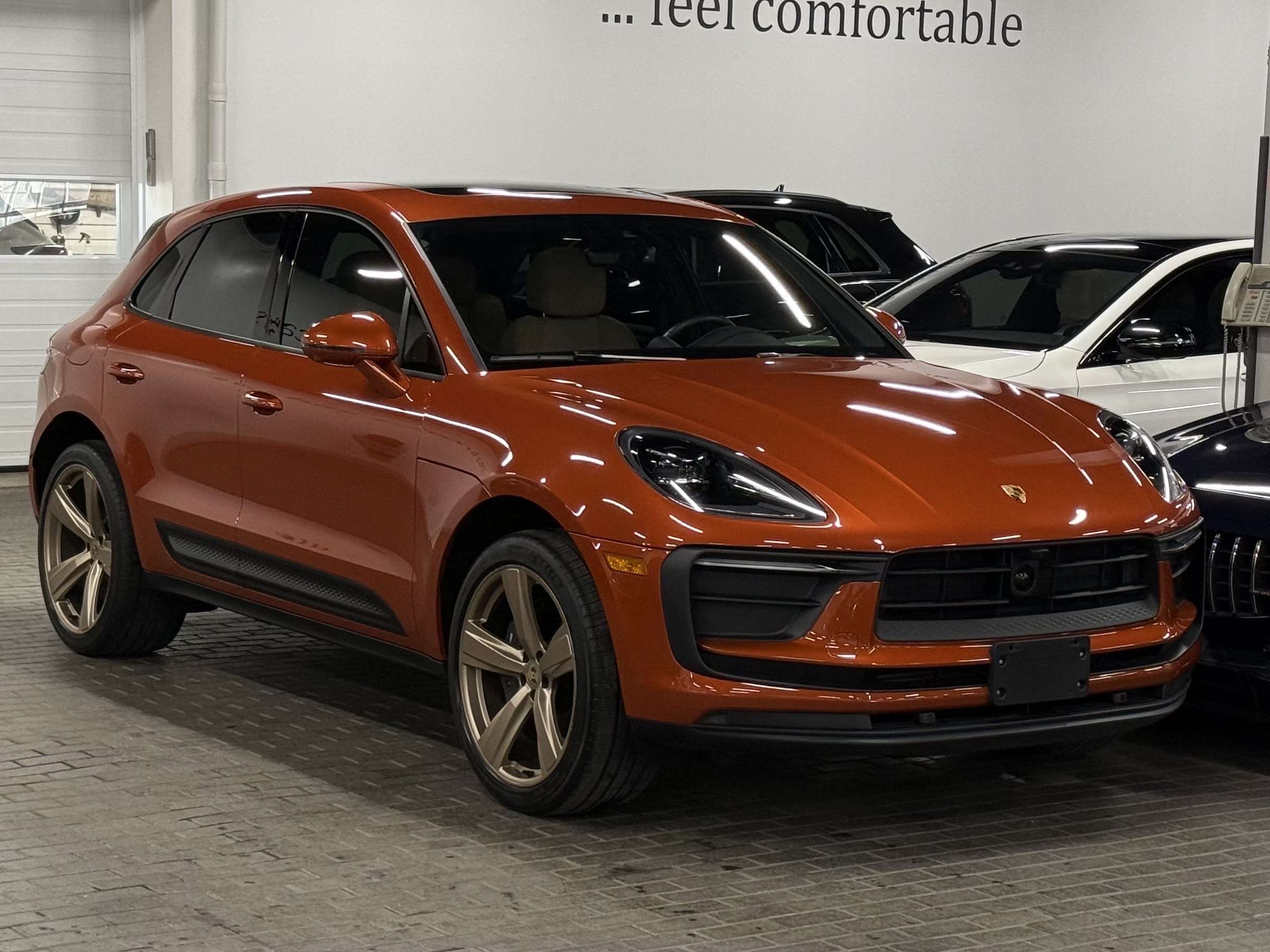 2024 Porsche Macan AWD | PREMIUM PACK PLUS | NO ACCIDENT alt 3