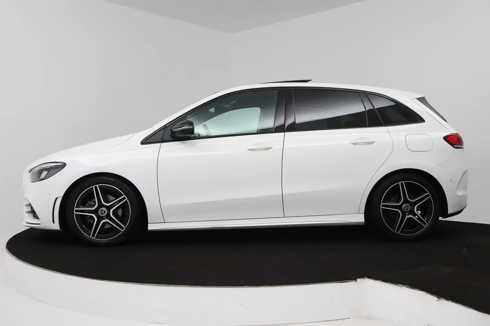 Mercedes-Benz B 180 Business Solution AMG (PANORAMADAK, STOELVERWARMIN Wit - 2