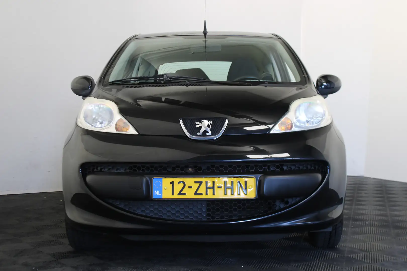 Peugeot 107 1.0-12V XS Schwarz - 2