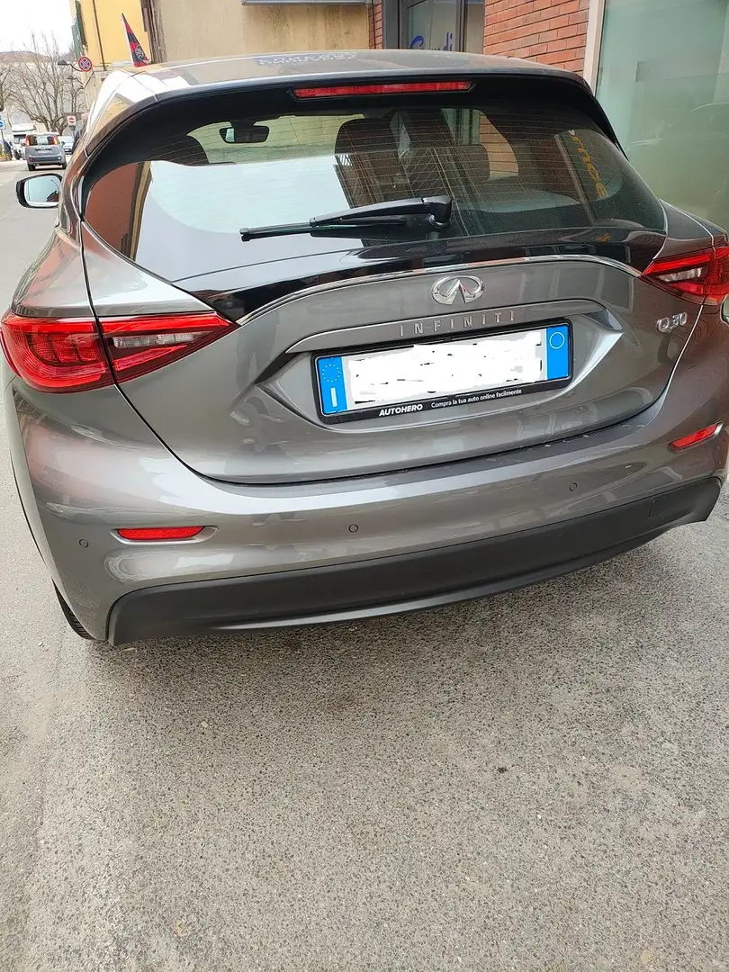 Infiniti Q30 Grijs - 2