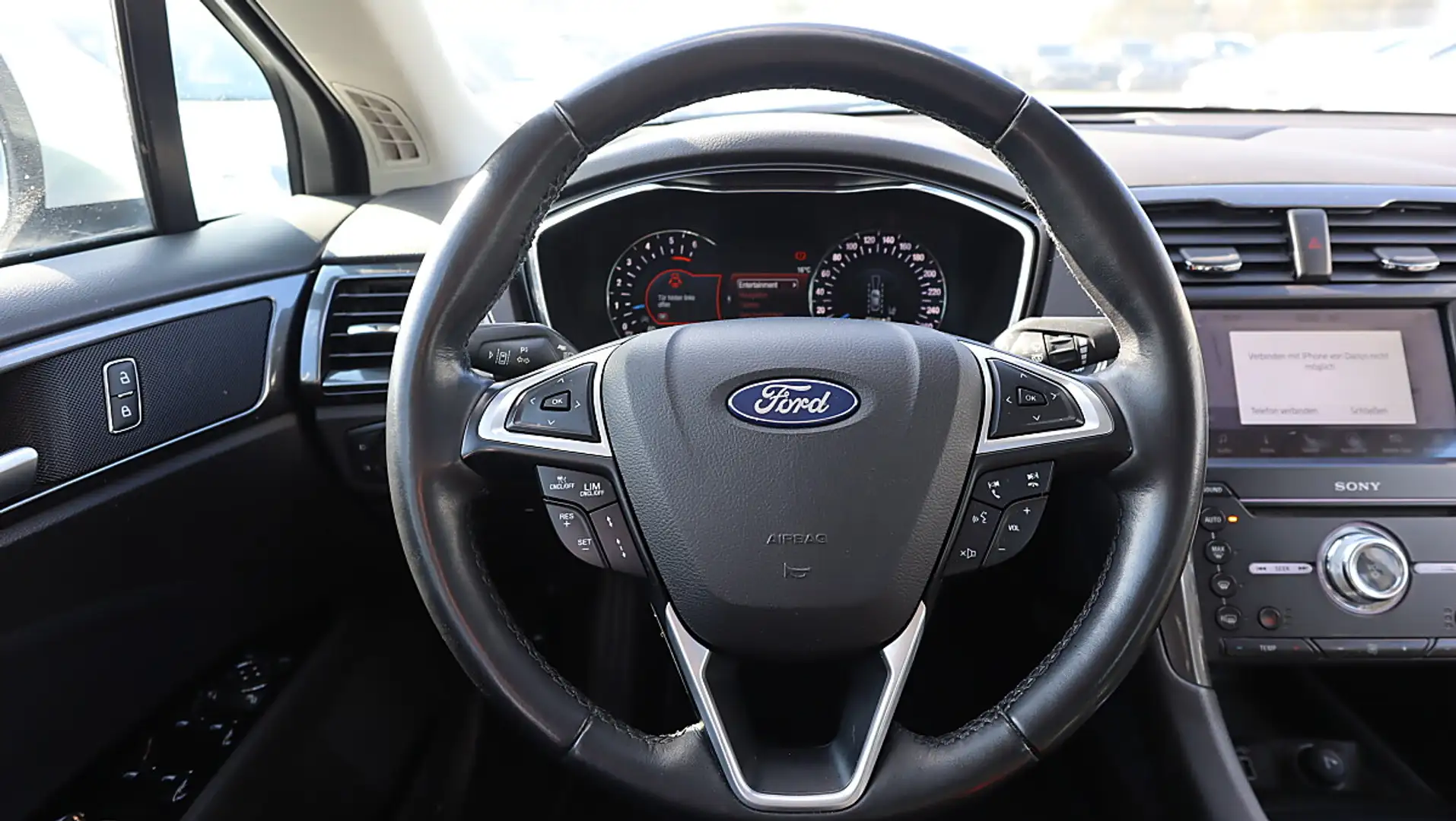 Ford Mondeo Traveller Titanium 2,0 EcoBlue SCR Pano RFK Key... Silber - 2