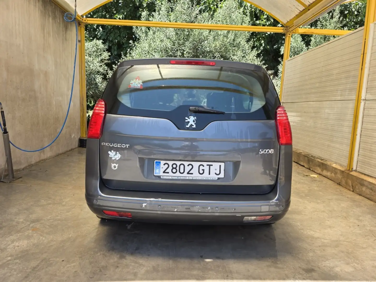 Peugeot 5008 1.6HDI Premium Gris - 2