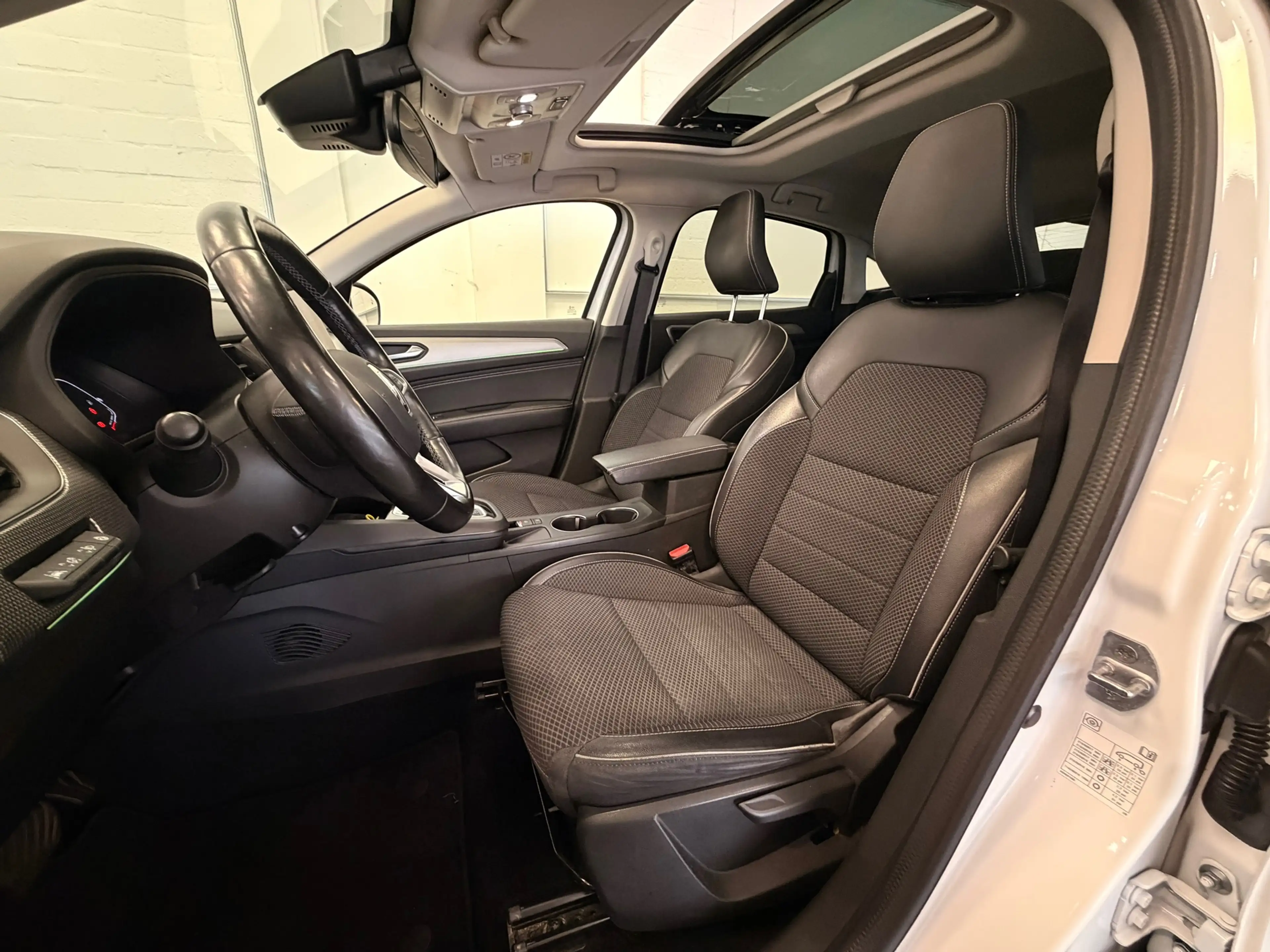 Renault Arkana 1.6 E-Tech Hybrid 145 Intens Trekhaak Schuif/kante — photo 8