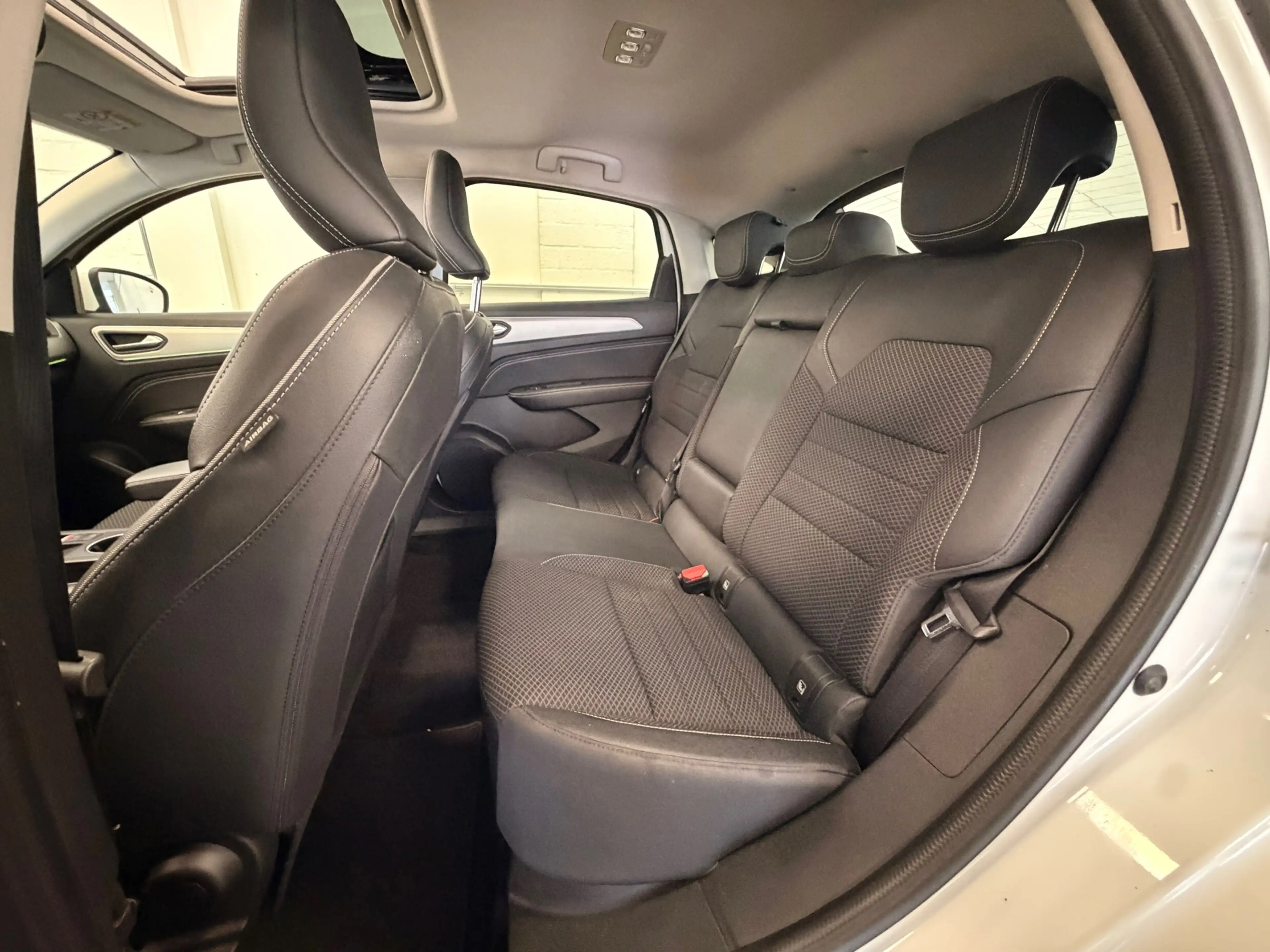Renault Arkana 1.6 E-Tech Hybrid 145 Intens Trekhaak Schuif/kante — photo 9