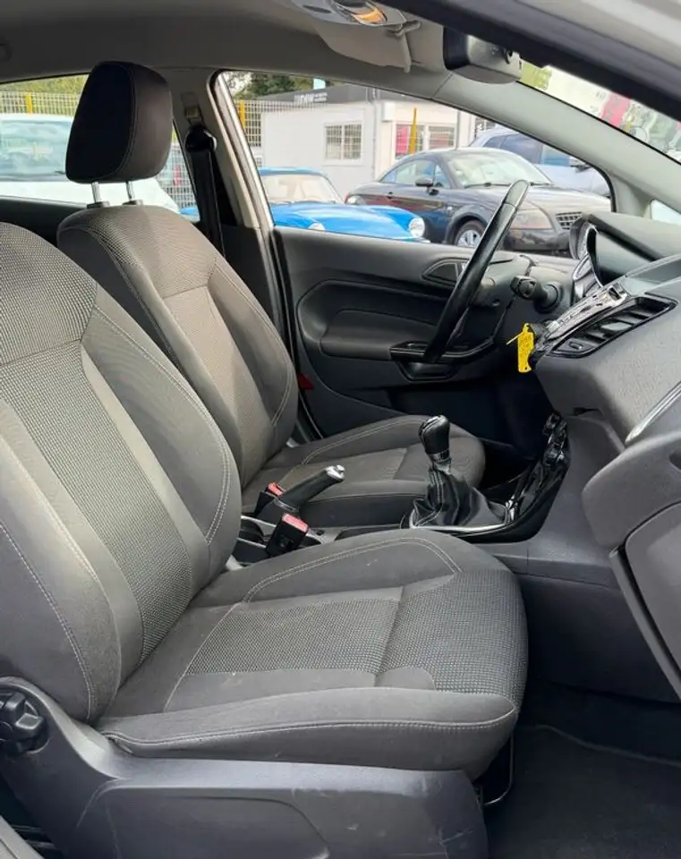 Ford Fiesta 5 portes — photo 4