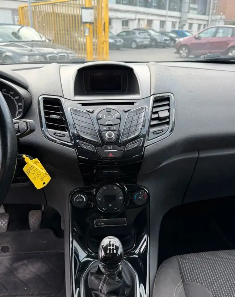 Ford Fiesta 5 portes — photo 8