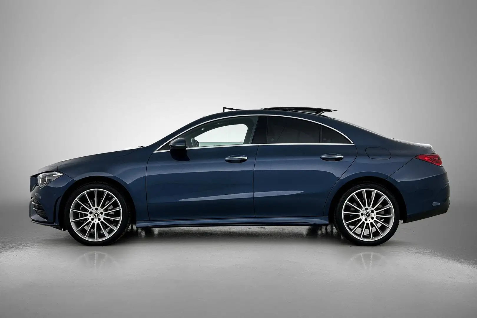 Mercedes-Benz CLA 250 CLA 250e Coupé Automaat AMG Line | Premium Pakket Bleu - 2