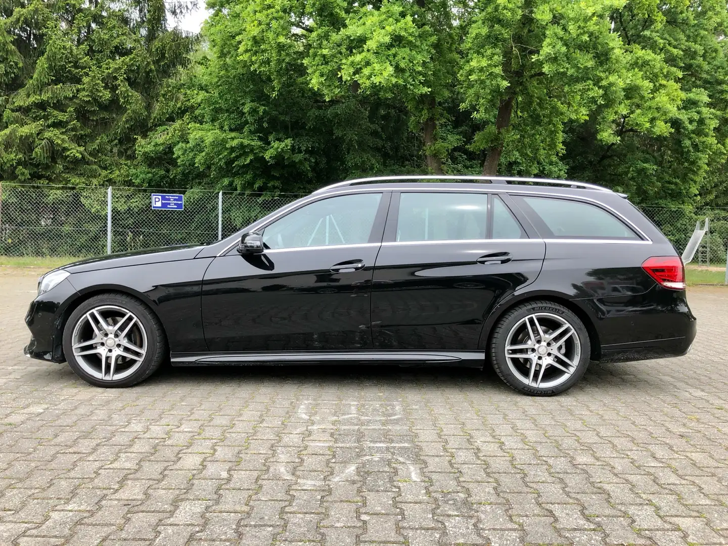Mercedes-Benz E 300 Avantgarde*AMG*Scheckheft*Topgepflegt - 2