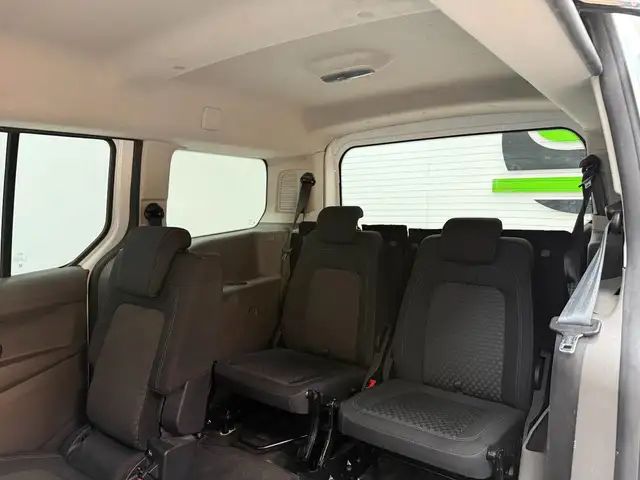 Ford Transit Connect view 15