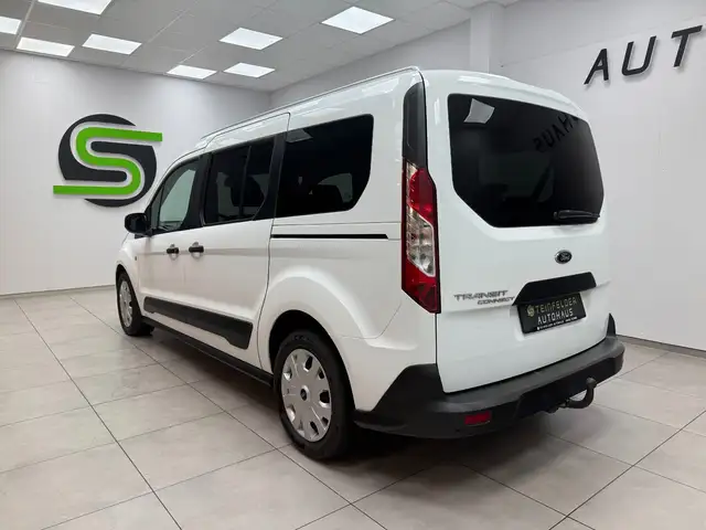 Ford Transit Connect view 5