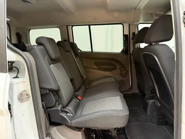 Ford Transit Connect view 14