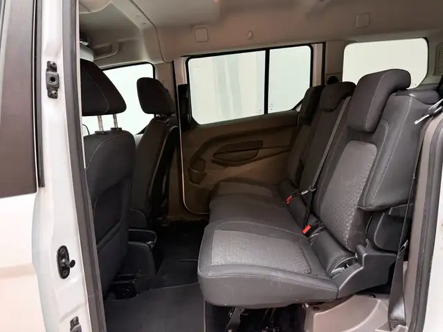Ford Transit Connect view 13