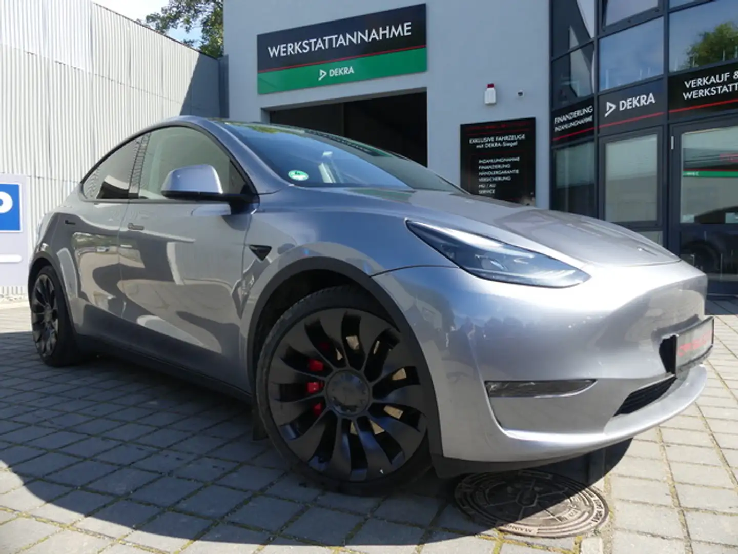 Tesla Model Y LRG Performance Dual AWD PANO/WÄRMEPUMPE/20ZOLL Gris - 1