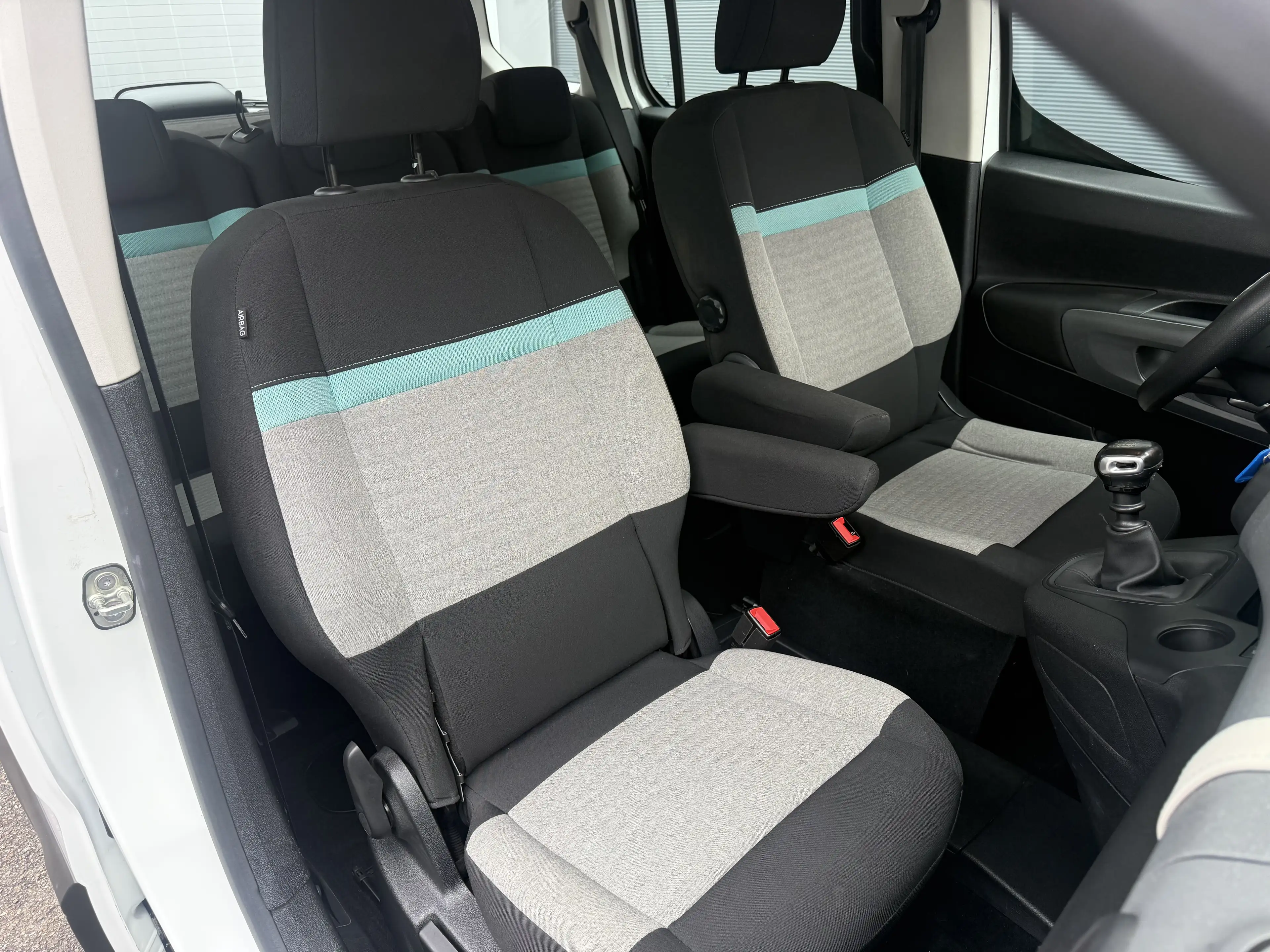 Citroen Berlingo 12PureTech 110 FEEL MULTISPACE MAN6 TOPPER — photo 4