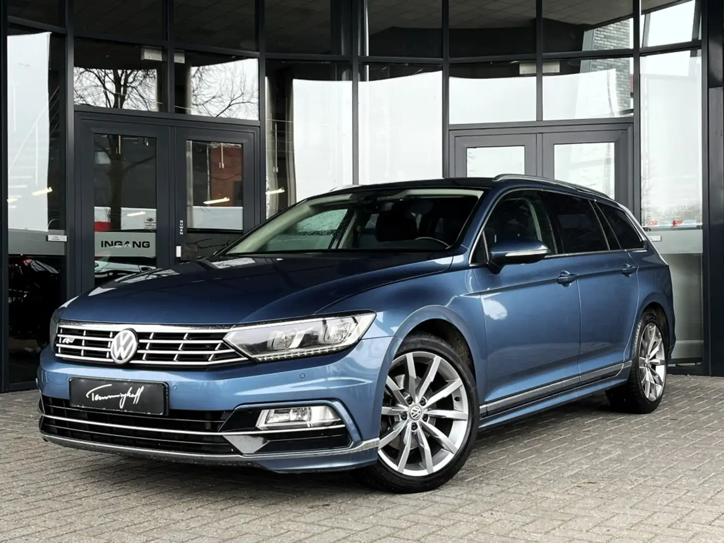 Volkswagen Passat Variant 1.6 TDI DSG R-LINE - DSG AUT. - TREKH. - ORG. NL. Blau - 1