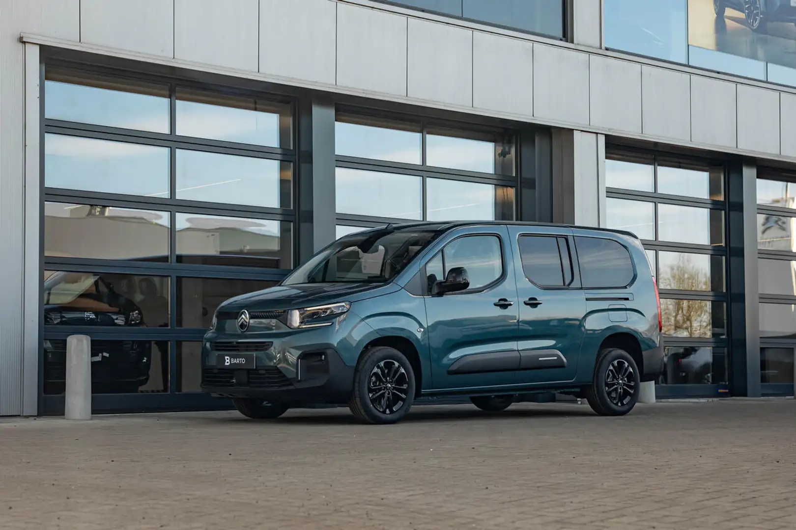 Citroen Berlingo XL 1.2 Benz. 110pk MT6 - 5 zit - Camera - Style Pa Blauw - 2
