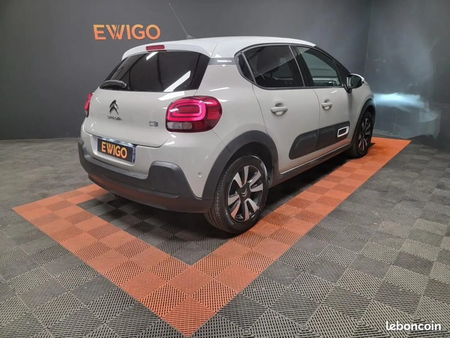 Citroen C3 Citroën 1.2 PURETECH 83ch SHINE 1ère main Beige - 2