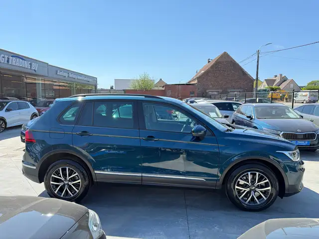 Volkswagen Tiguan view 4