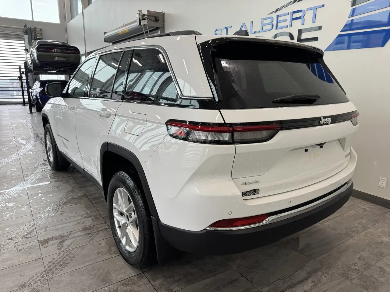Jeep Grand Cherokee снимка Jeep Grand Cherokee