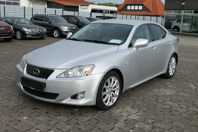 Lexus IS 250 V6/AHK/Navi/Sitzbelüftung/Xenon