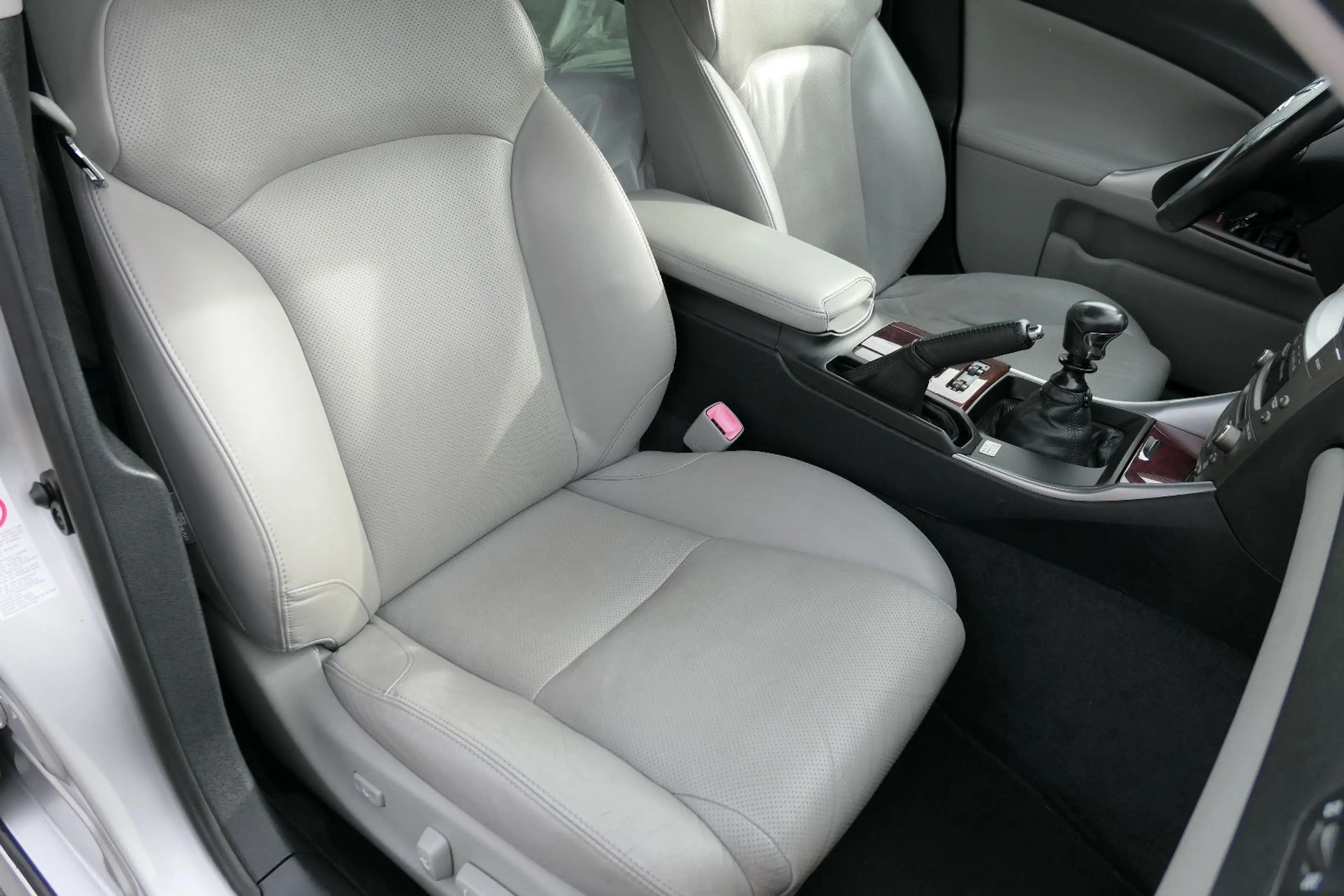 Lexus IS 250 V6/AHK/Navi/Sitzbelüftung/Xenon — photo 13