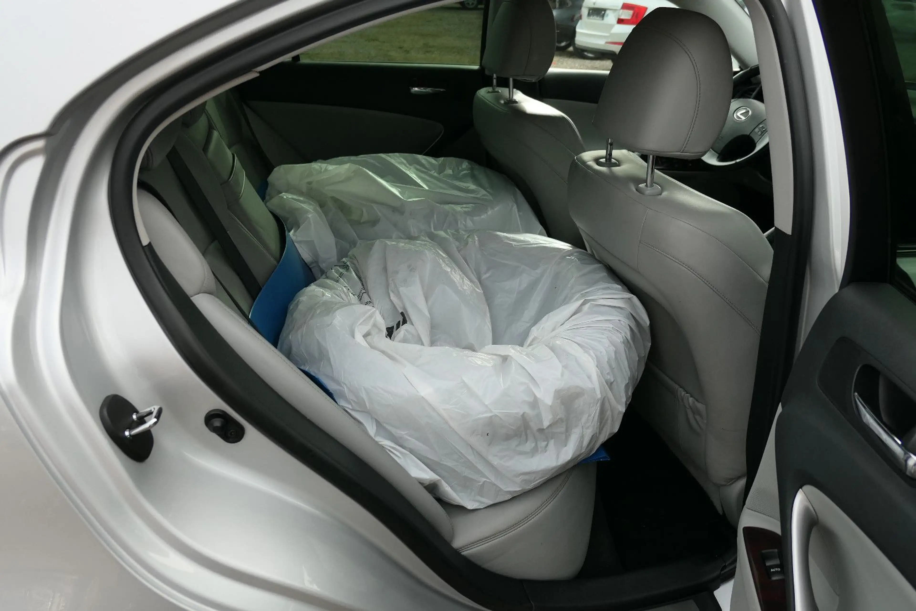 Lexus IS 250 V6/AHK/Navi/Sitzbelüftung/Xenon — photo 14