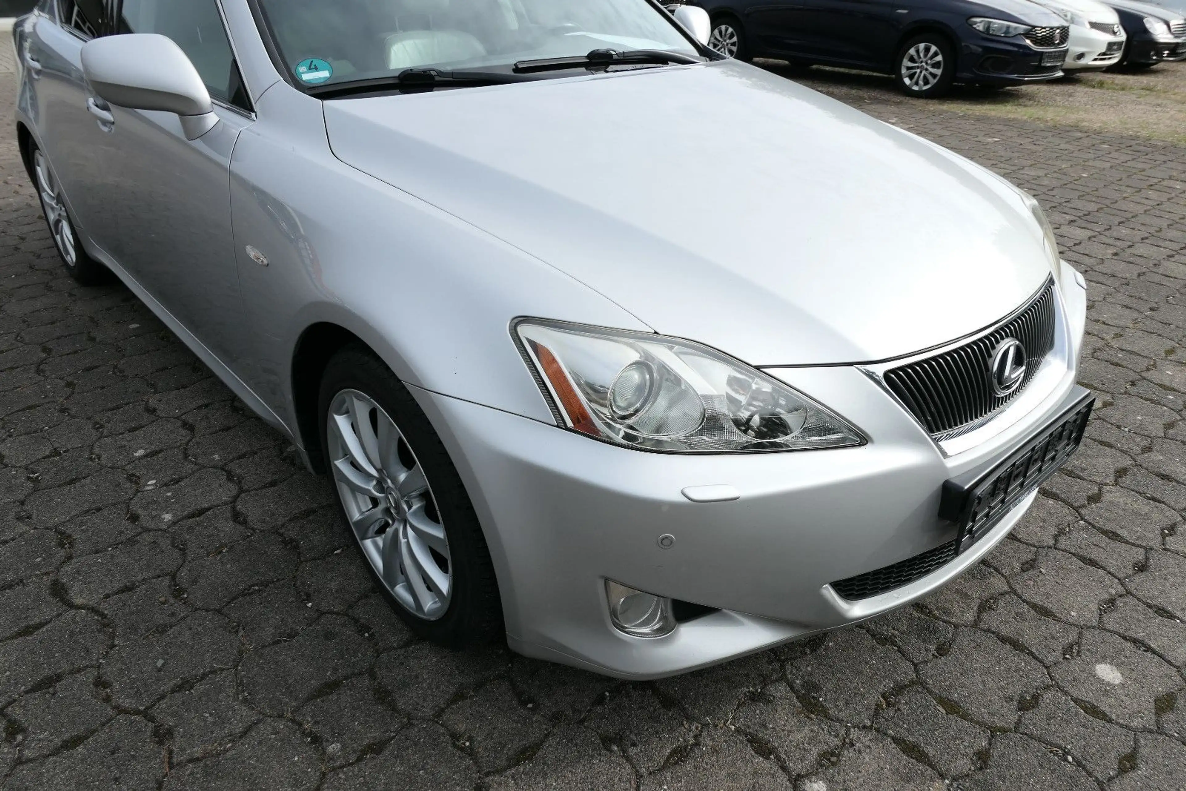 Lexus IS 250 V6/AHK/Navi/Sitzbelüftung/Xenon — photo 9