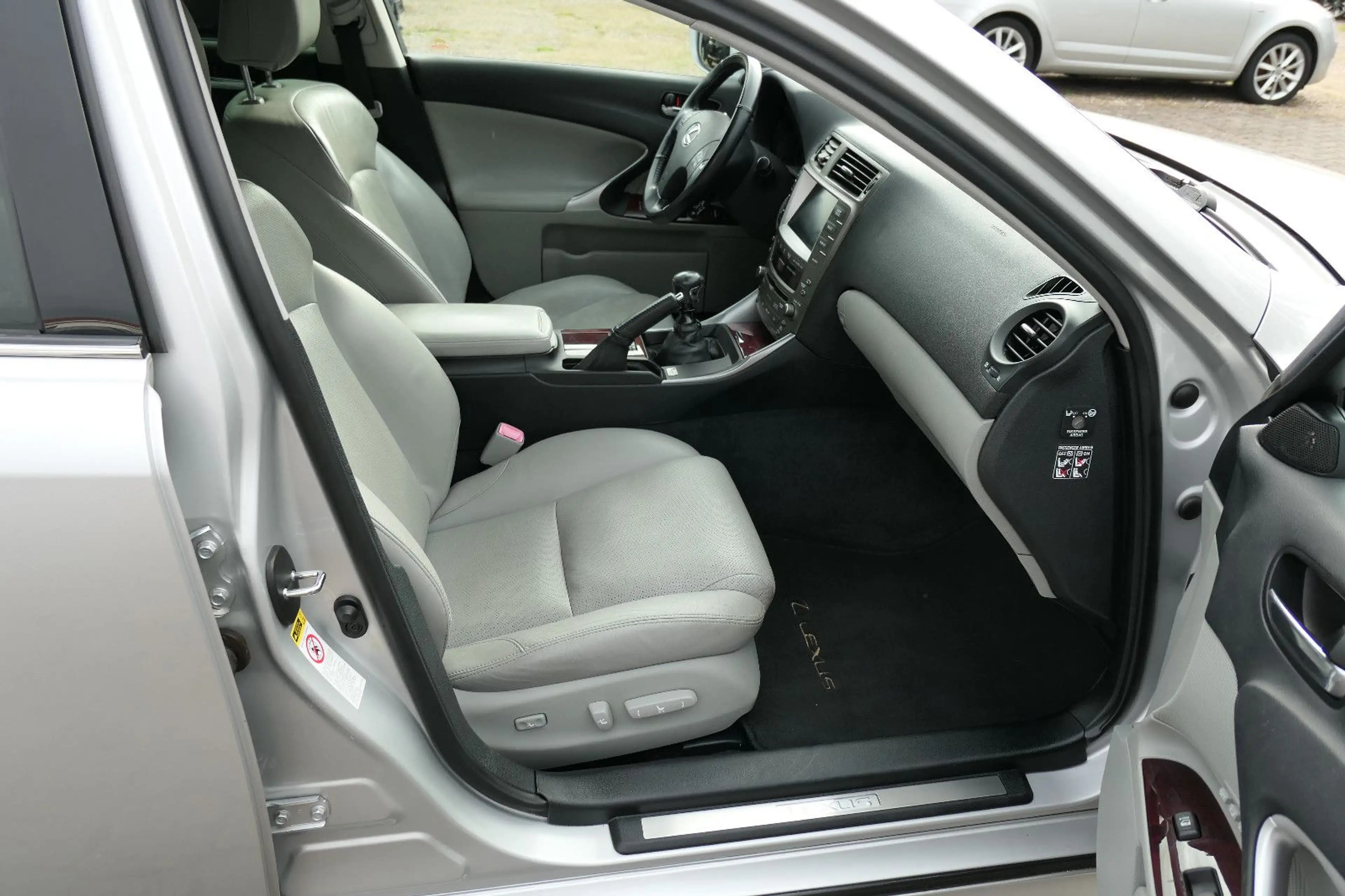 Lexus IS 250 V6/AHK/Navi/Sitzbelüftung/Xenon — photo 11