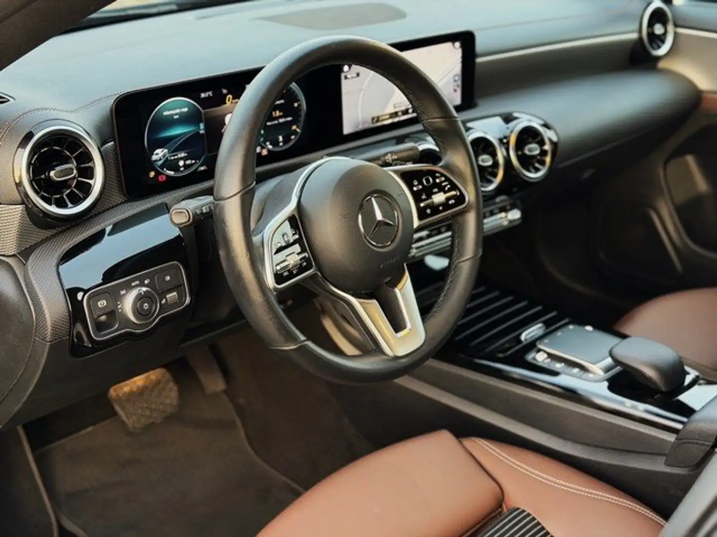 Mercedes-Benz CLA 220 Shooting Brake 220d 8G-DCT Gris - 2