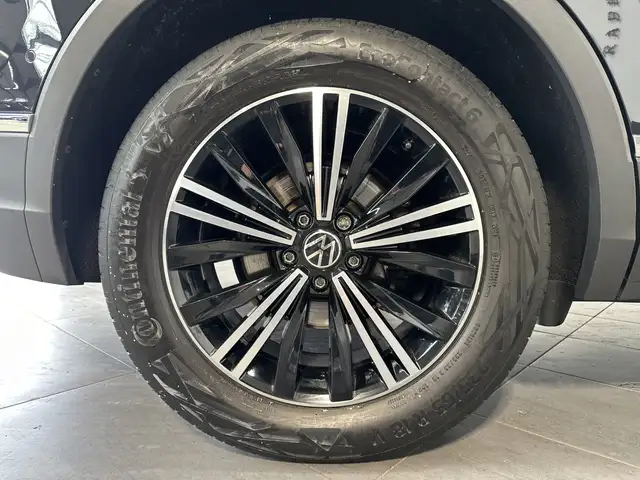 Volkswagen Tiguan view 3