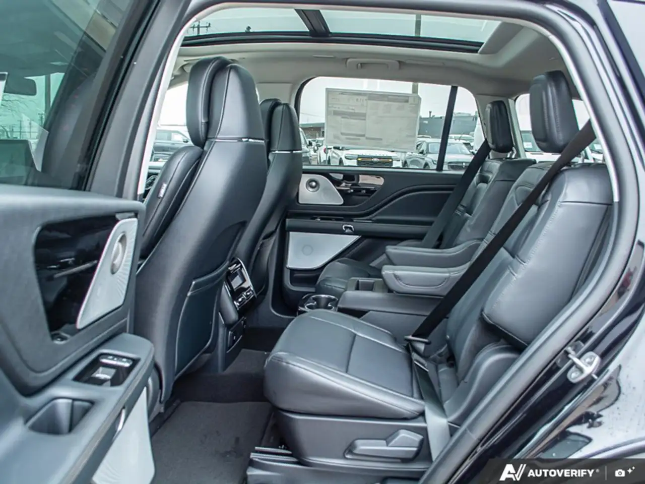 Lincoln Aviator снимка Lincoln Aviator