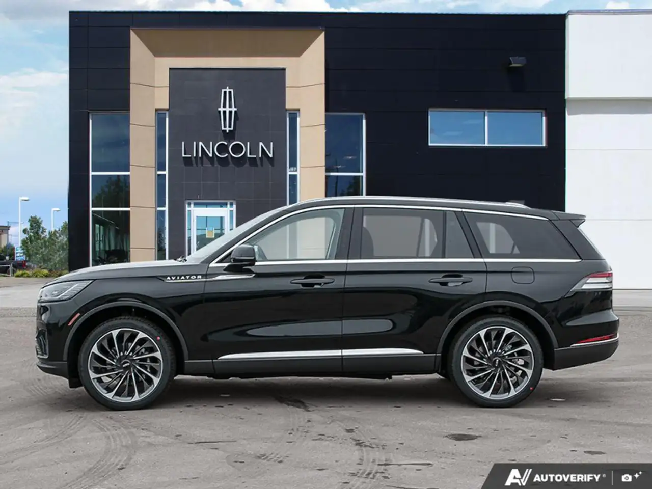 Lincoln Aviator снимка Lincoln Aviator