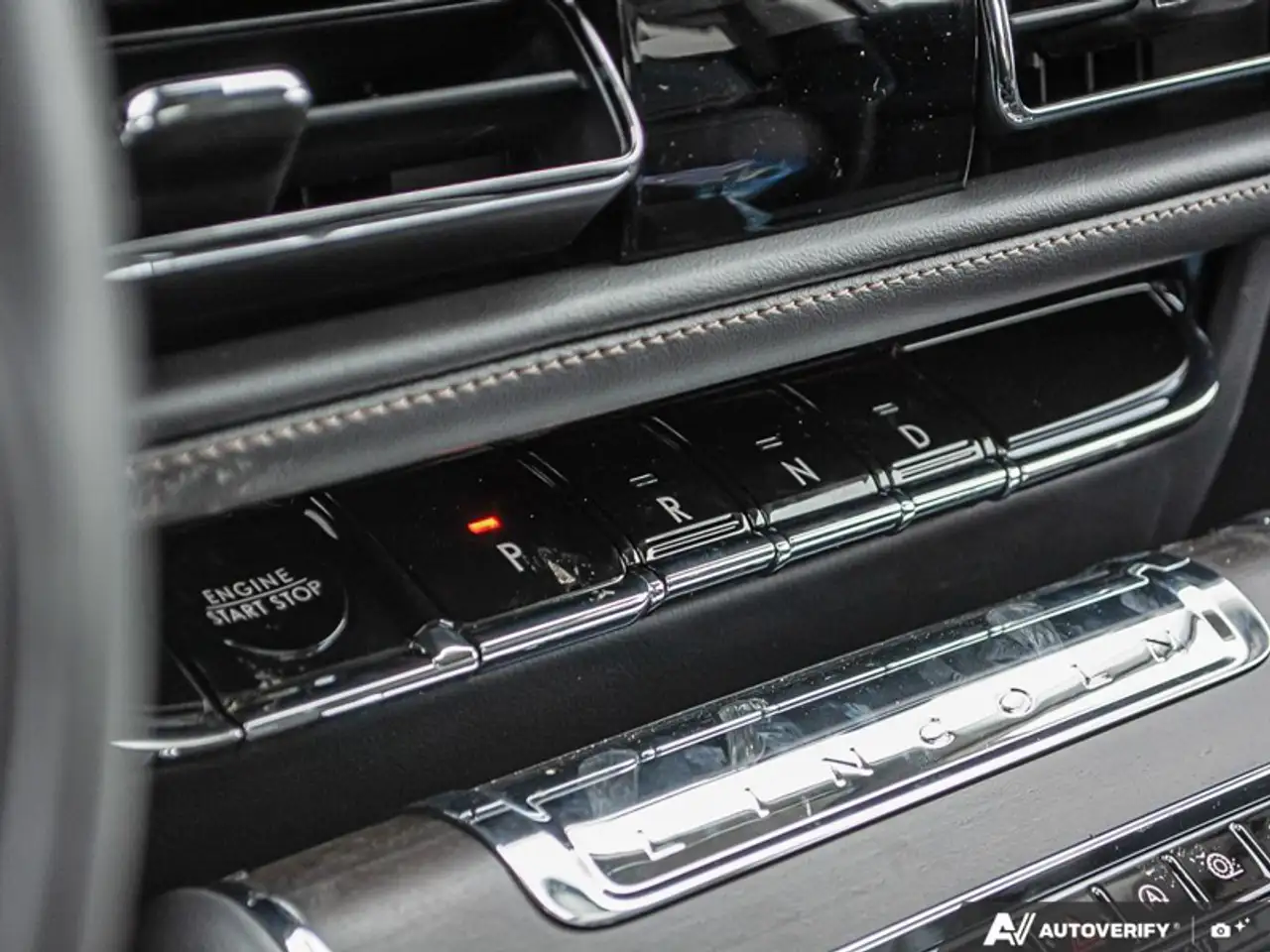 Lincoln Aviator снимка Lincoln Aviator