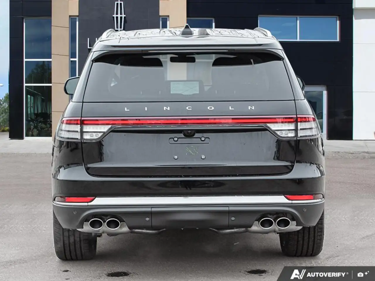 Lincoln Aviator снимка Lincoln Aviator