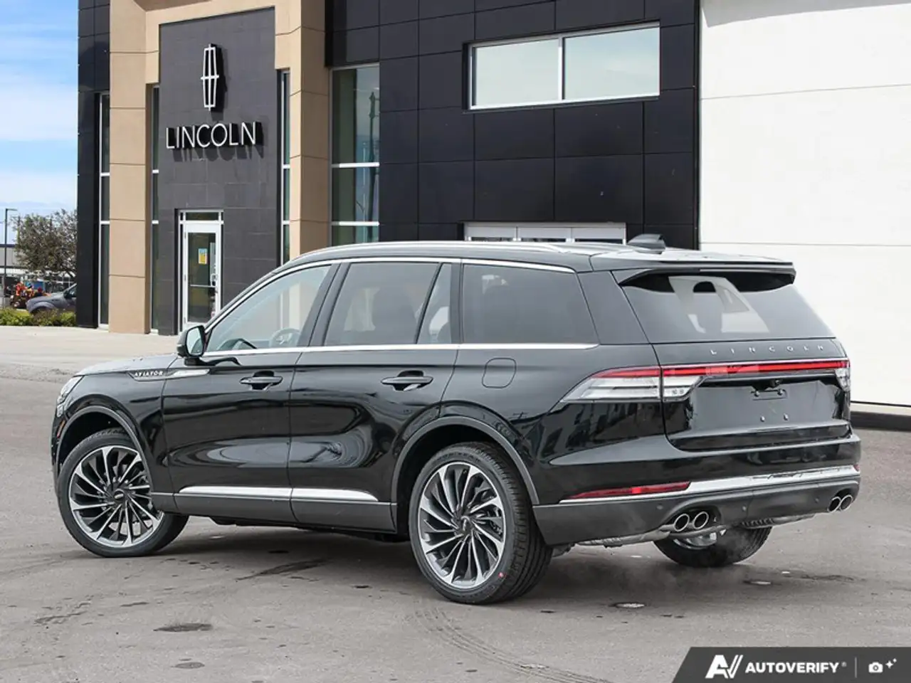 Lincoln Aviator снимка Lincoln Aviator