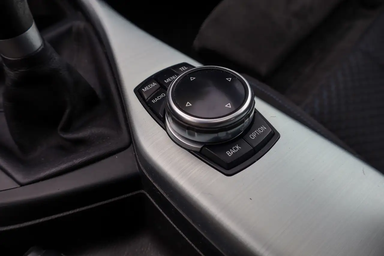 BMW M235I 328 ch ARRIÈRE - BOITE MANUELLE - M SPORT - CAMÉRA D'AIDE AU STATIONNEMENT - TOIT OUVRANT - VOLANT EN CUIR