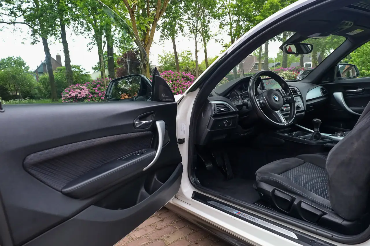 BMW M235I 328 ch ARRIÈRE - BOITE MANUELLE - M SPORT - CAMÉRA D'AIDE AU STATIONNEMENT - TOIT OUVRANT - VOLANT EN CUIR