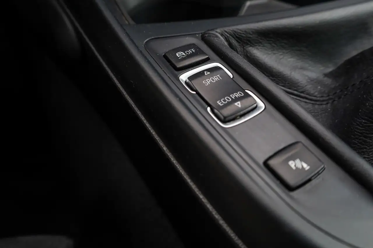 BMW M235I 328 ch ARRIÈRE - BOITE MANUELLE - M SPORT - CAMÉRA D'AIDE AU STATIONNEMENT - TOIT OUVRANT - VOLANT EN CUIR